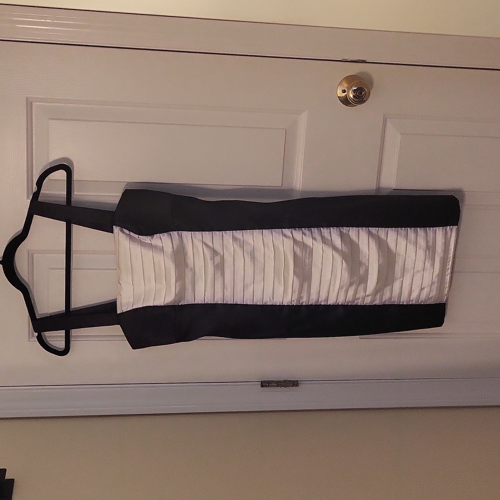 NWOT Studio Y Junior's Black and White Tux Dress, Size 7